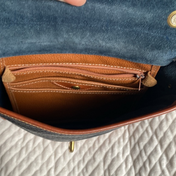 Vintage Dooney & Bourke Square Carrier Crossbody in Navy and Tan - Picture 9 of 13